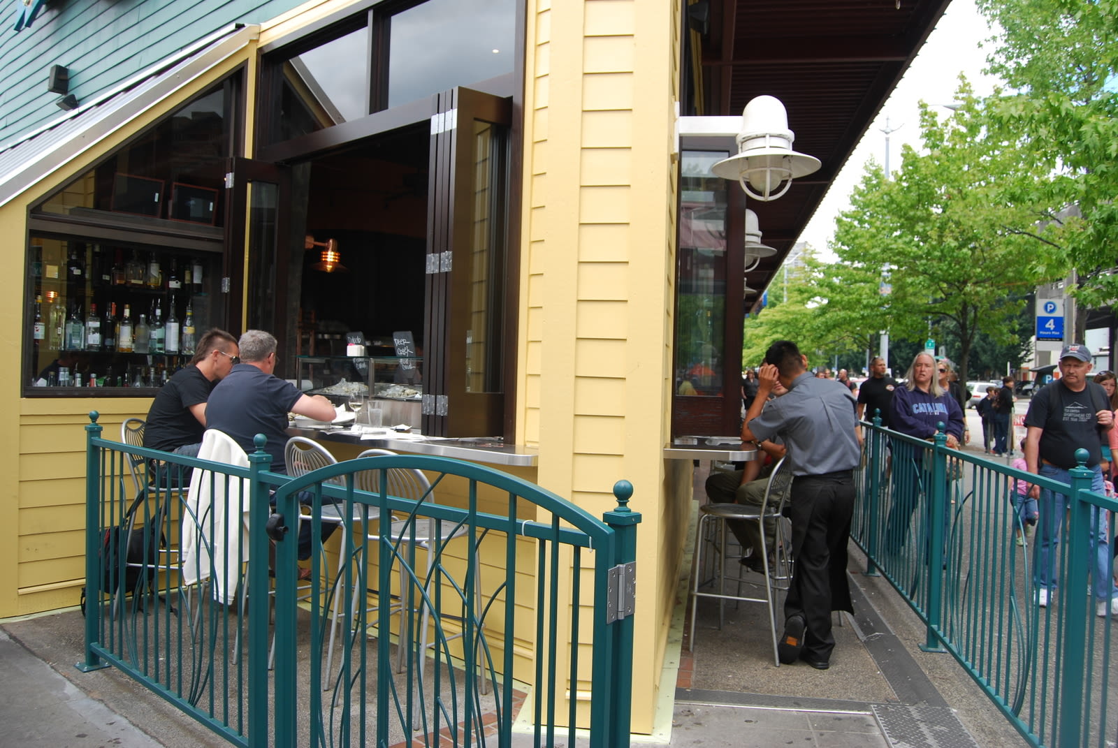 Inside Elliott's Seafood Cafe Seattle Met