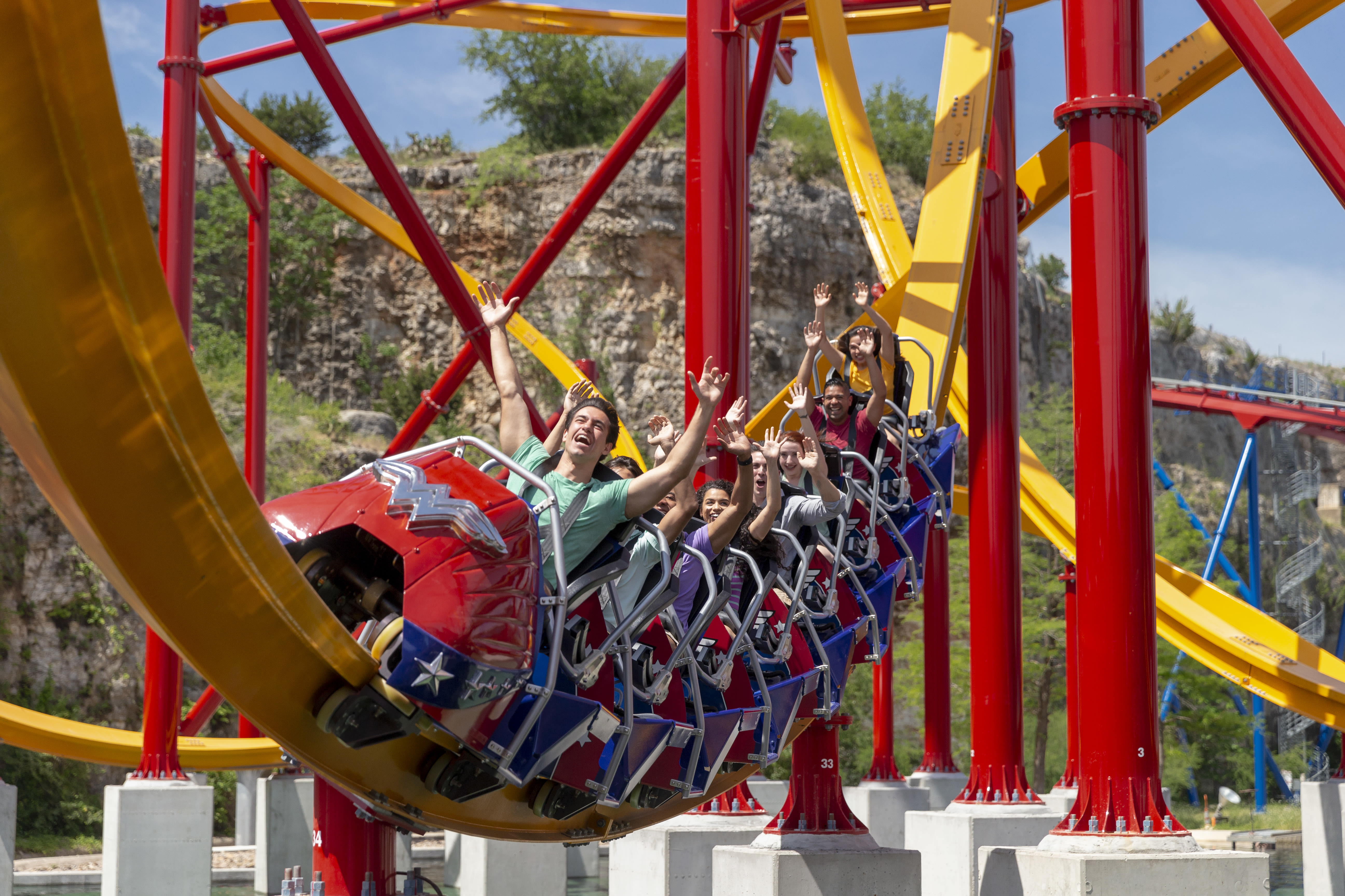 Видео развлечение. Six Flags Fiesta Texas Сан-Антонио. Six Flags Fiesta. Six Flags Лос Анджелес. 6 Флагов парк аттракционов.