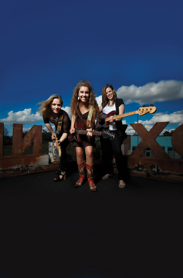 Girls with guitars 02 ext ykkorb