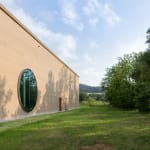 Rammed-earth-Ricola-Kräuterzentrum-round-window