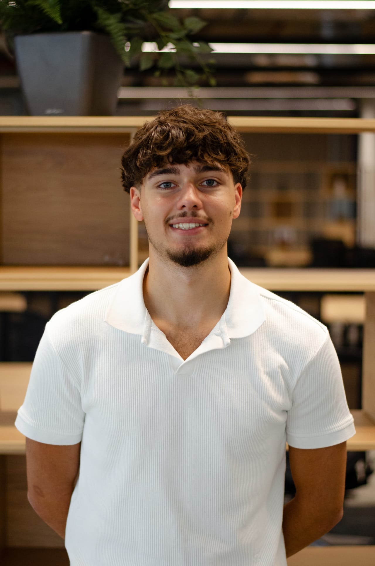 Leonard Vrapqani, Associate Consultant