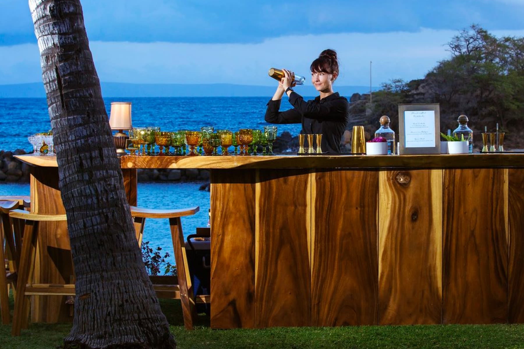 4@2x trilogy's hale o manele bar and bartender, on lanai