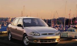 Фото Hyundai Accent 1.5 88hp AT (с 1994 по 1999 годы)