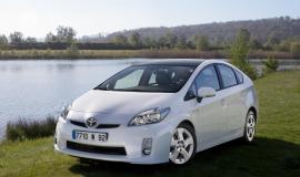 Фото Toyota Prius 1.8 CVT