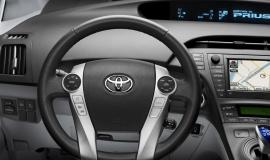 Фото Toyota Prius 1.8 CVT