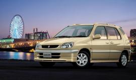 Фото Toyota Raum 1.5 i 16V, Toyota Raum 1.5 i 16V 4WD