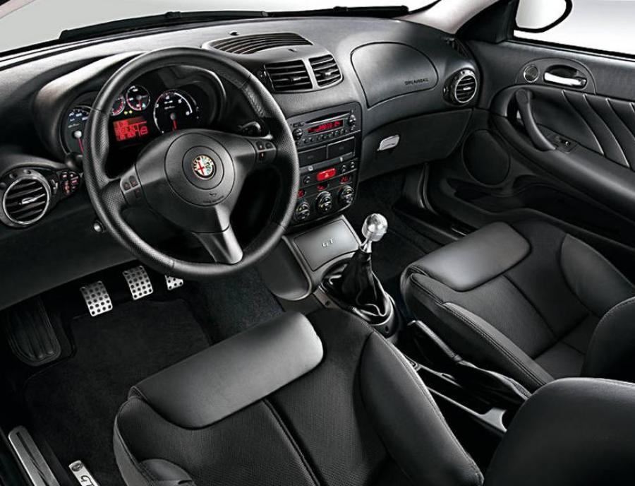 Фото Alfa Romeo GT 1.8 MT, Alfa Romeo GT 1.9 JTD MT, Alfa Romeo GT 2.0 AT, Alfa Romeo GT 2.0 MT, Alfa Romeo GT 3.2 MT