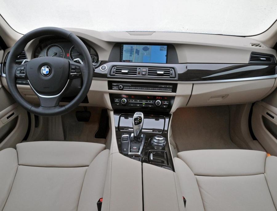 Фото BMW 5 520d MT (с 2009 по 2013 годы), BMW 5 520i AT (с 2009 по 2013 годы), BMW 5 523i AT (с 2009 по 2013 годы), BMW 5 525d AT (с 2009 по 2013 годы), BMW 5 525d MT (с 2009 по 2013 годы), BMW 5 525d xDrive AT (с 2009 по 2013 годы), BMW 5 528i AT (с 2009 по 2013 годы), BMW 5 528i xDrive AT (с 2009 по 2013 годы), BMW 5 530d AT (с 2009 по 2013 годы), BMW 5 530d MT (с 2009 по 2013 годы), BMW 5 535d AT (с 2009 по 2013 годы), BMW 5 535d xDrive AT (с 2009 по 2013 годы), BMW 5 535i AT (с 2009 по 2013 годы), BMW 5 535i xDrive AT (с 2009 по 2013 годы), BMW 5 550i AT (с 2009 по 2013 годы), BMW 5 550i xDrive AT (с 2009 по 2013 годы), BMW 5 518d AT, BMW 5 518d MT, BMW 5 520d AT, BMW 5 520d MT, BMW 5 520d xDrive AT, BMW 5 520i AT, BMW 5 525d AT, BMW 5 525d MT, BMW 5 525d xDrive AT, BMW 5 528i AT, BMW 5 528i xDrive AT, BMW 5 530d AT, BMW 5 530d xDrive AT, BMW 5 535d AT, BMW 5 535d xDrive AT, BMW 5 535i AT, BMW 5 535i xDrive AT, BMW 5 550d xDrive AT, BMW 5 550i AT, BMW 5 550i xDrive AT