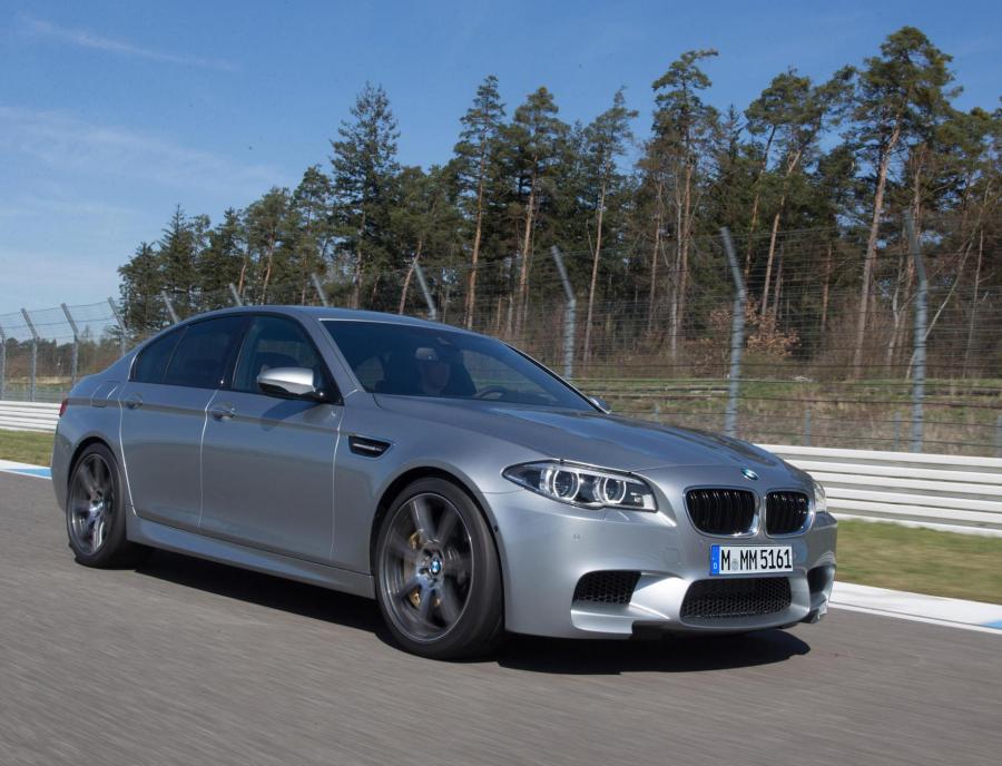 Фото BMW M5 4.4 AT