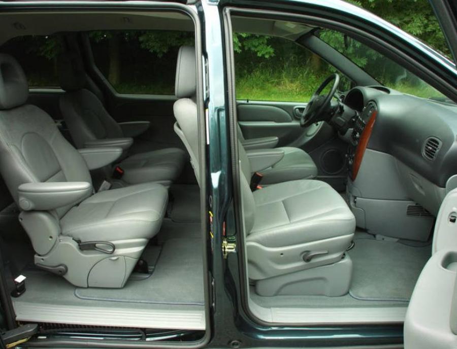 Фото Chrysler Voyager 2.4 MT, Chrysler Voyager 2.4 i 16V AT, Chrysler Voyager 2.4 i 16V MT, Chrysler Voyager 3.3 AT, Chrysler Voyager 3.3 i V6 AWD, Chrysler Voyager 3.8 i V6, Chrysler Voyager 3.8 i V6 AWD