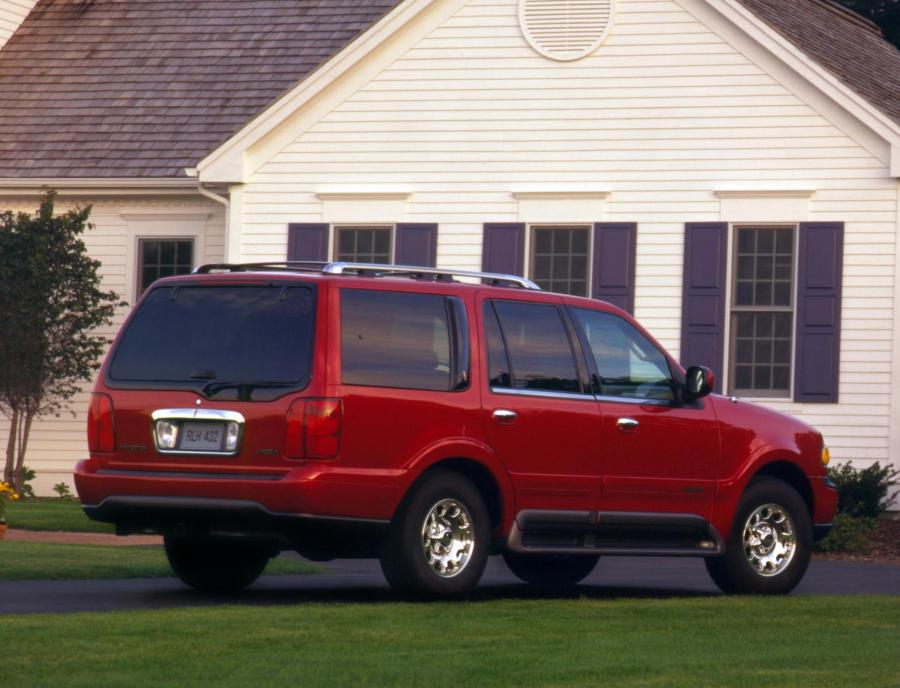 Фото Lincoln Navigator 5.4 V8 (с 1997 по 2006 годы), Lincoln Navigator 5.4 V8 32V (с 1997 по 2006 годы), Lincoln Navigator 5.4 V8 32V 4X4 (с 1997 по 2006 годы), Lincoln Navigator 5.4 V8 4WD (с 1997 по 2006 годы)