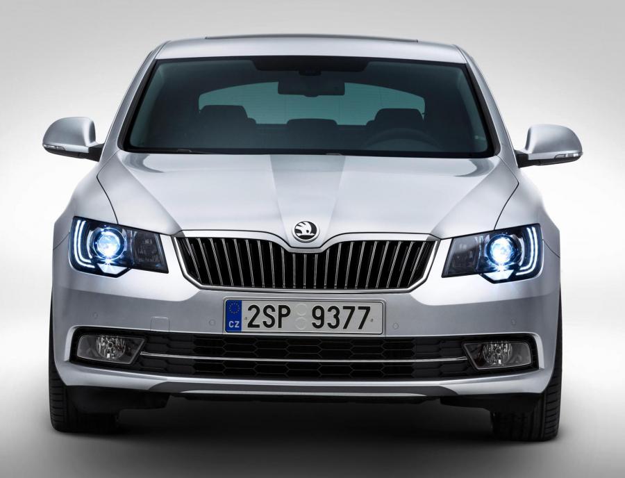 Фото Skoda Superb 1.8 TSI MT, Skoda Superb 2.0 TDI AT