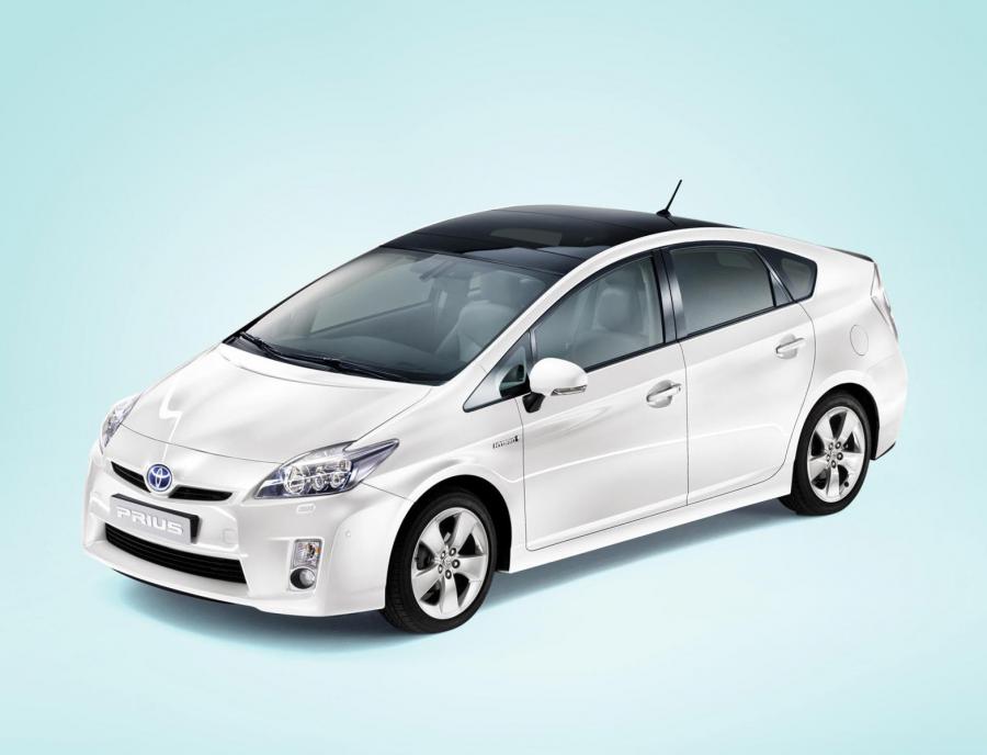 Фото Toyota Prius 1.8 CVT