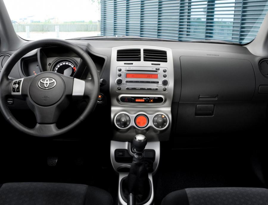 Фото Toyota Urban Cruiser 1.3 MT, Toyota Urban Cruiser 1.4 D 4x2 MT, Toyota Urban Cruiser 1.4 D 4x4 MT