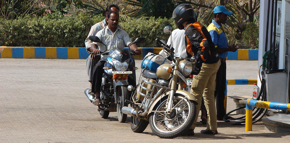 Refuelling_at_Kamat_Petrol_Pump_2