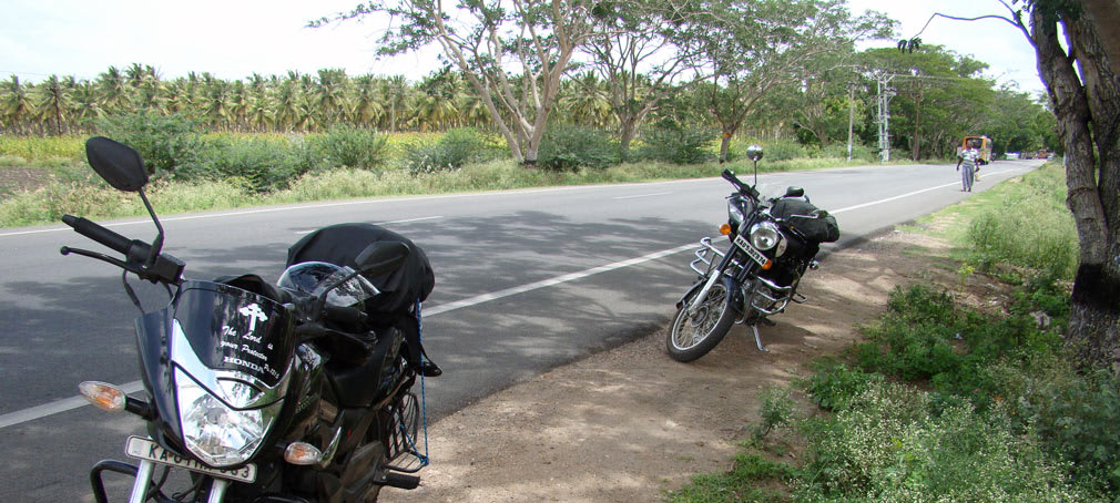 Pollachi_to_Udumalpet_Beautiful_Roads