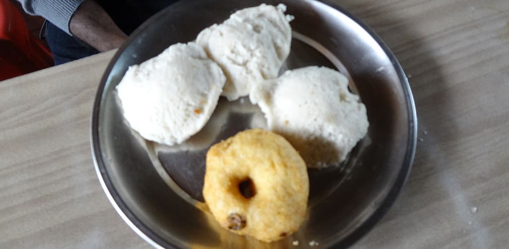 Top_Station_to_Munnar_Breakfast_Idli_Vada