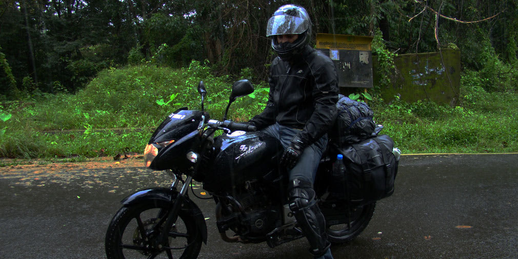 Arun_Pulsar_Athirappilly_Valparai_Forest_Route_LastManStanding