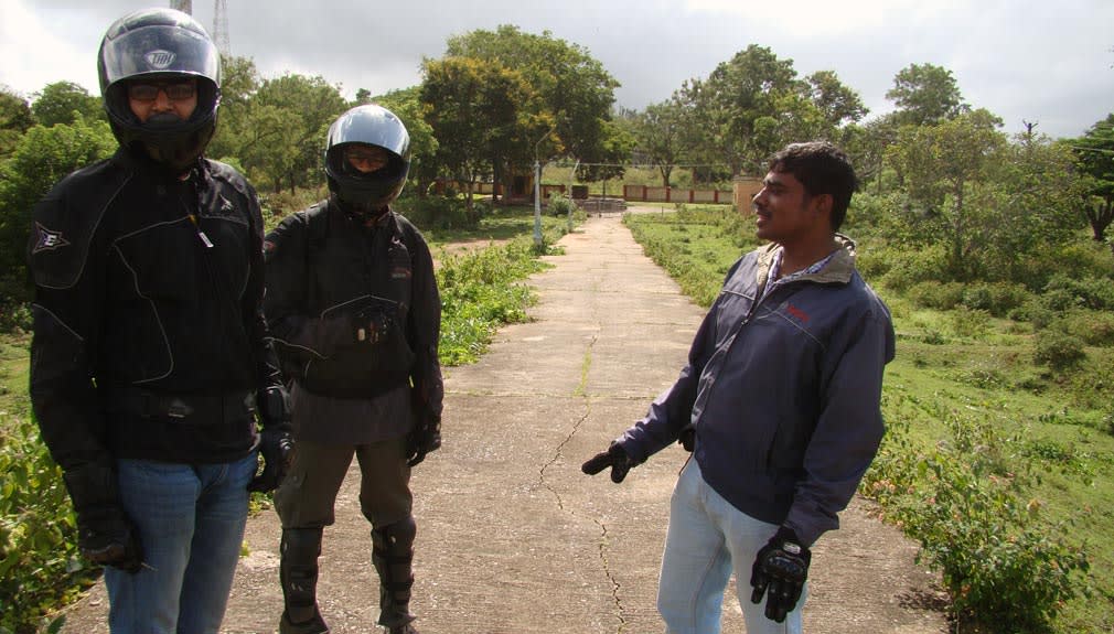 Bala_and_Pramod_confront_Martin
