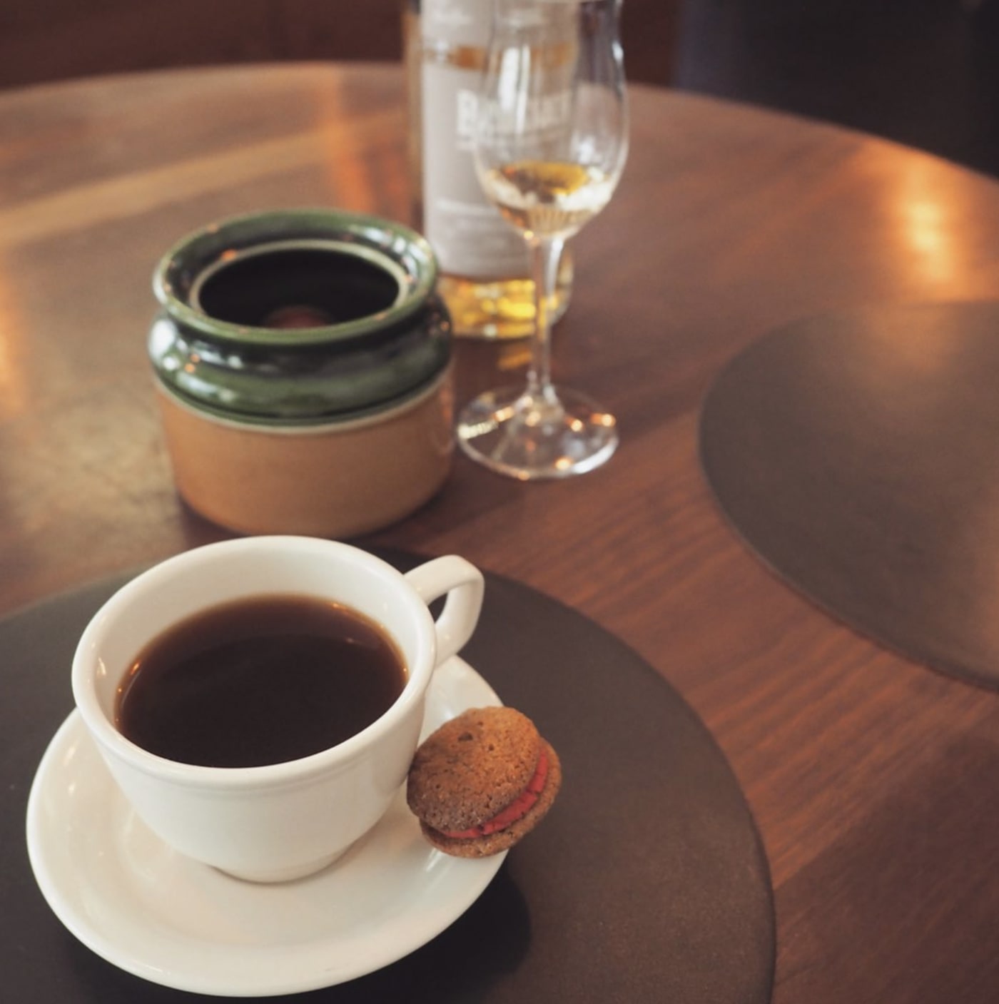 Filter coffee and the best biscuits at *Sixpenny*!