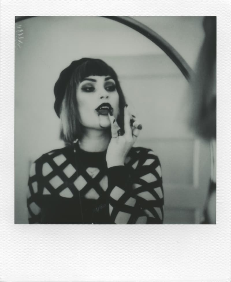 Développement d'une photographie instantanée Polaroid