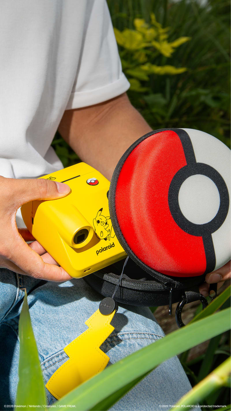 Étui Polaroid Go Pokémon Edition en situation
