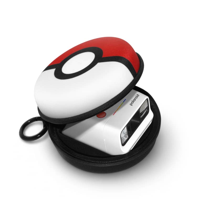 Étui Polaroid Go Pokémon Poké Ball vue de face