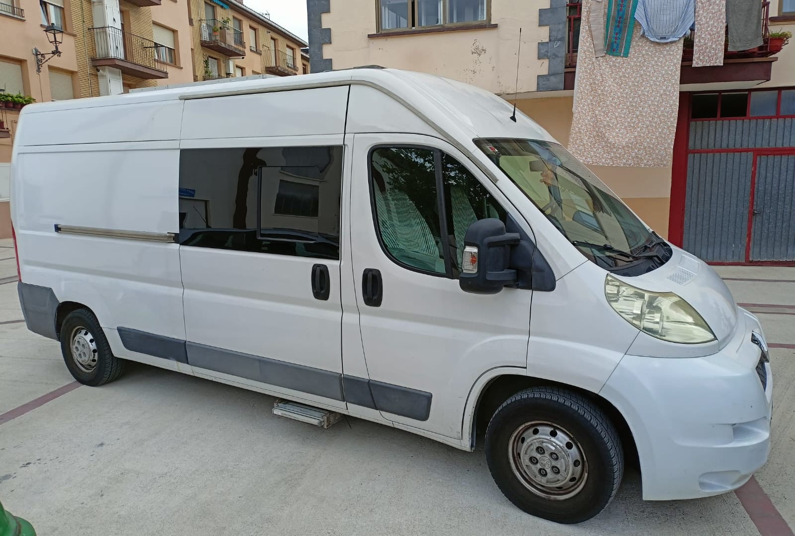 Peugeot boxer camperizada 2009, 4 plazas