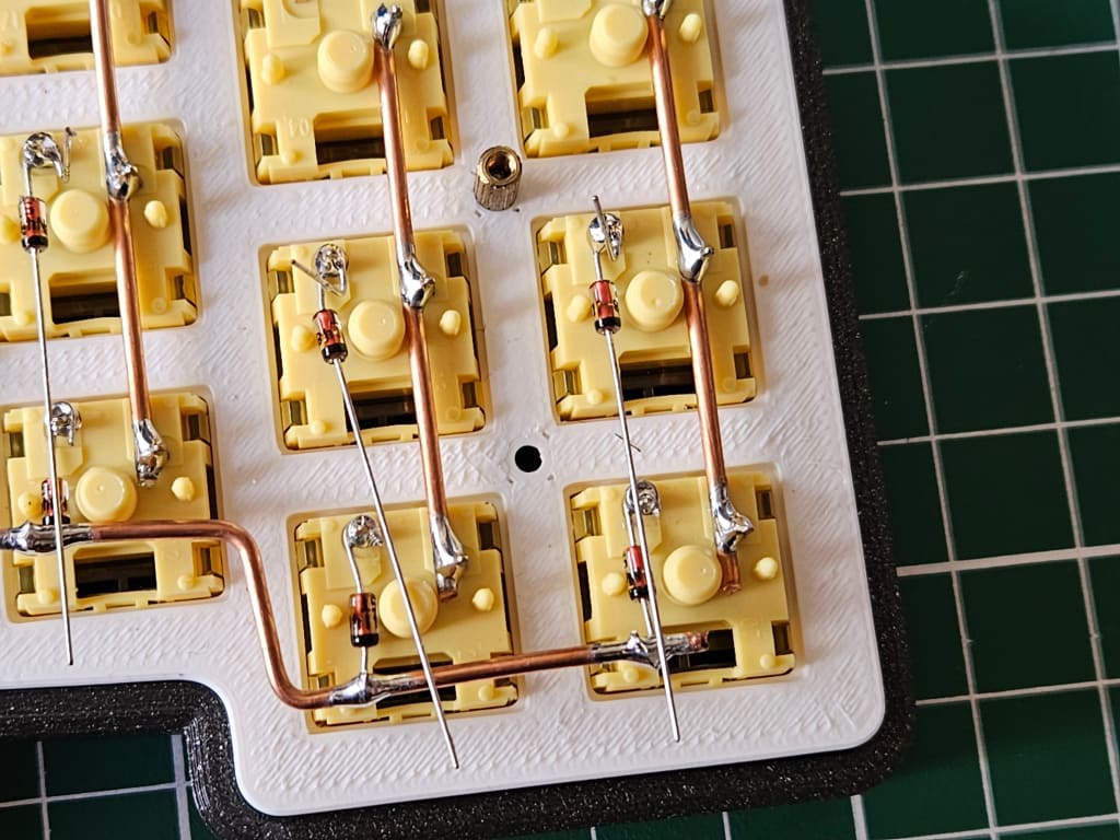 toetsenbord met gesoldeerde diodes