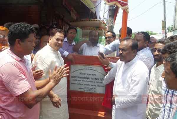 মুক্তাগাছায় দুই উপজেলার বৃহৎ সড়ক স্থাপন উদ্বোধন ভিত্তি প্রস্তর স্থাপন উদ্বোধন করেন সালাহউদ্দিন মুক্তি এমপি