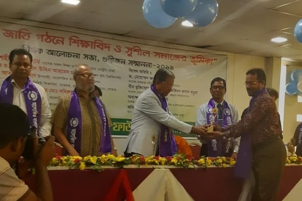 বঙ্গবীর জেনারেল ওসমানী গোল্ডেন এ্যাওয়ার্ড পেলেন অধ্যক্ষ এখলাছুর রহমান জুয়েল বঙ্গবীর জেনারেল ওসমানী গোল্ডেন এ্যাওয়ার্ড পেলেন অধ্যক্ষ এখলাছুর রহমান জুয়েল
