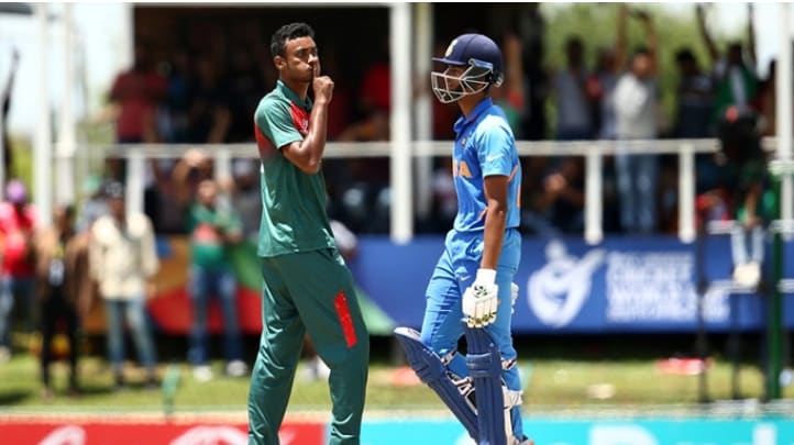 শরিফুল মুখে আঙ্গুল দিয়ে-‘এবার চুপ থাকো, আমাদের কৃতিত্ব দেখো’ শরিফুল মুখে আঙ্গুল দিয়ে-‘এবার চুপ থাকো, আমাদের কৃতিত্ব দেখো’