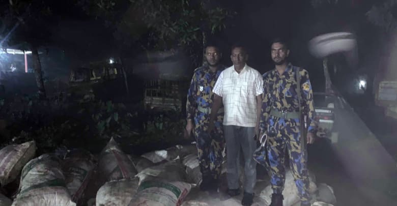 ২ আর্মড পুলিশ ব্যাটালিয়নের অভিযানে ২০৩০ কেজি রাবার উদ্ধার ২ আর্মড পুলিশ ব্যাটালিয়নের অভিযানে ২০৩০ কেজি রাবার উদ্ধার