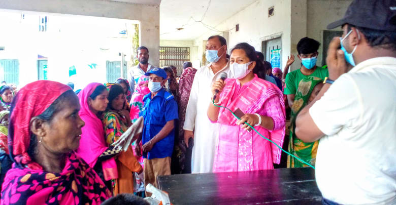 মুক্তাগাছায় দুস্থদের মাঝে বিজিএফের চাল বিতরণ পরিদর্শনে ইউএনও সুবর্ণা সরকার মুক্তাগাছায় দুস্থদের মাঝে বিজিএফের চাল বিতরণ পরিদর্শনে ইউএনও সুবর্ণা সরকার