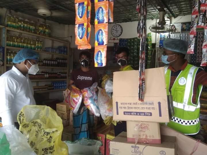 মুক্তাগাছায় নিষিদ্ধ পলিথিন জব্দ মুক্তাগাছায় নিষিদ্ধ পলিথিন জব্দ