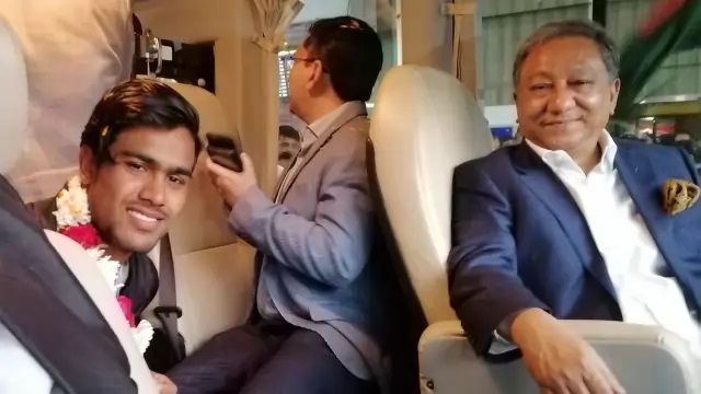 বিশ্বজয়ীদের বরণ করে নিল বাংলাদেশ বিশ্বজয়ীদের বরণ করে নিল বাংলাদেশ