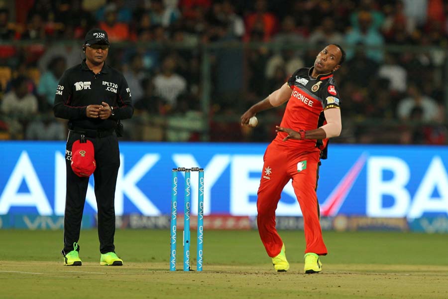স্যামুয়েল বদ্রি হ্যাটট্রিক করেও ঠেকাতে পারল না কোহলিদের হার স্যামুয়েল বদ্রি হ্যাটট্রিক স্যামুয়েল বদ্রি হ্যাটট্রিক করেও ঠেকাতে পারল না কোহলিদের হার