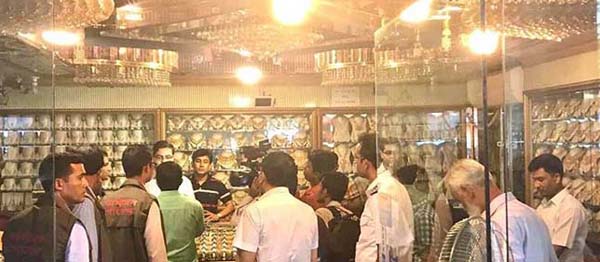 আপন জুয়েলার্সে অভিযান আপন জুয়েলার্সে অভিযান আপন জুয়েলার্সে অভিযান