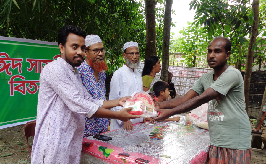 মুক্তাগাছায় বন্ধু সাংস্কৃতিক পরিষদের ঈদ সামগ্রী বিতরণ মুক্তাগাছায় বন্ধু পরিষদের ঈদ সামগ্রী বিতরণ