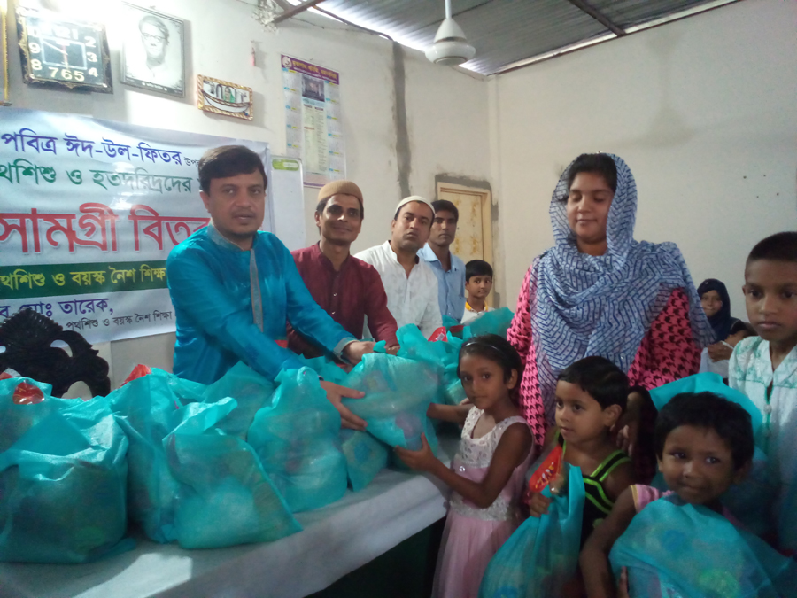 মুক্তাগাছায় পথশিশু ও হতদরিদ্রদের মাঝে ঈদসামগ্রী বিতরণ মুক্তাগাছায় পথশিশু ও হতদরিদ্রদের মাঝে ঈদসামগ্রী বিতরণ