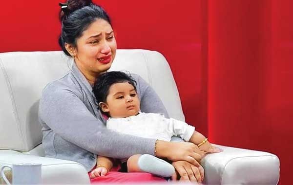 শাকিব খানের বিরুদ্ধে আইনি পদক্ষেপ নেব না: অপু বিশ্বাস (ভিডিও) ইন্ডাস্ট্রির স্বার্থে এতদিন বলিনি শাকিব আমার বর