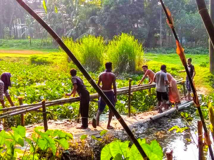 মুক্তাগাছায় স্বেচ্ছাশ্রমে ব্রীজ নির্মাণ মুক্তাগাছায় স্বেচ্ছাশ্রমে ব্রীজ নির্মাণ