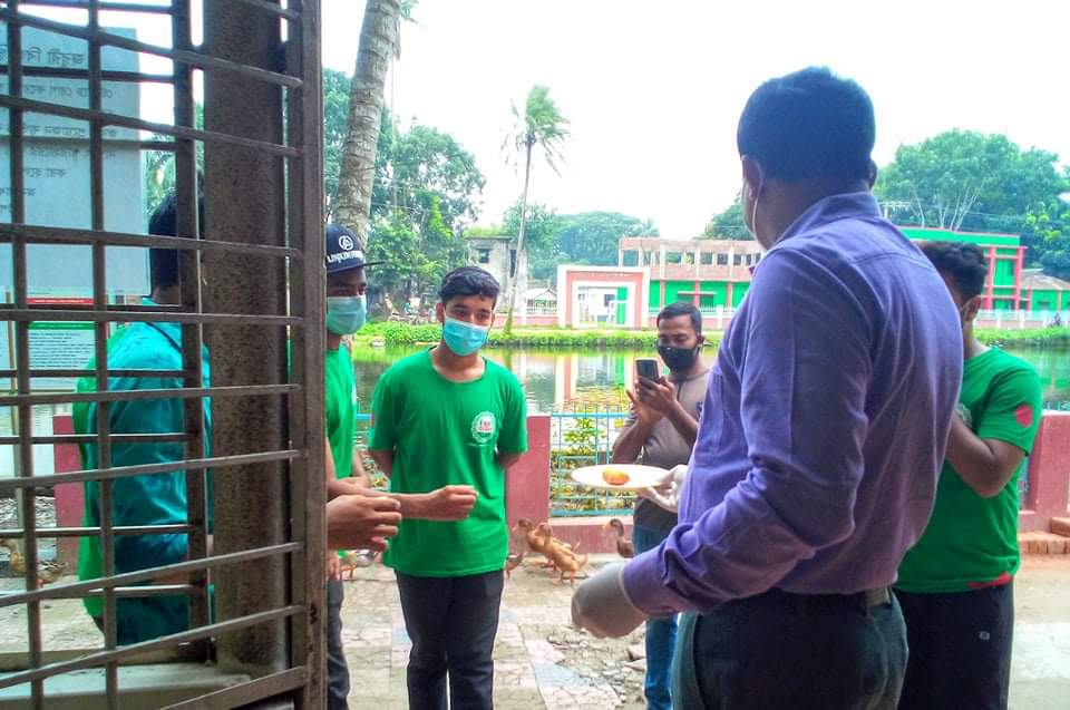 বিডি ক্লিন মুক্তাগাছার স্বেচ্ছাসেবকদের পিঠা খাওয়ালেন এসিল্যান্ড আবিদুর রহমান বিডি ক্লিন মুক্তাগাছার স্বেচ্ছাসেবকদের পিঠা খাওয়ালেন এসিল্যান্ড আবিদুর রহমান