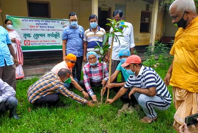 মুক্তাগাছায় পূজা উদযাপন পরিষদের বৃক্ষরোপণ কর্মসূচির উদ্বোধন মুক্তাগাছায় পূজা উদযাপন পরিষদের বৃক্ষরোপণ কর্মসূচির উদ্বোধন