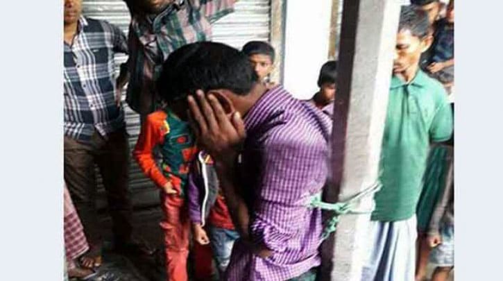 মোকছেদুল ইসলাম চুরির অভিযোগে খুঁটিতে বেঁধে যুবককে নির্যাতন চুরির অভিযোগে খুঁটিতে বেঁধে যুবককে নির্যাতন
