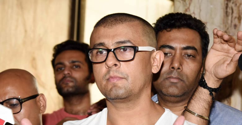 সনু নিগম সনু নিগমের ফ্ল্যাট থেকে আজানই শোনা যায় না সনু নিগমের ফ্ল্যাট থেকে আজানই শোনা যায় না