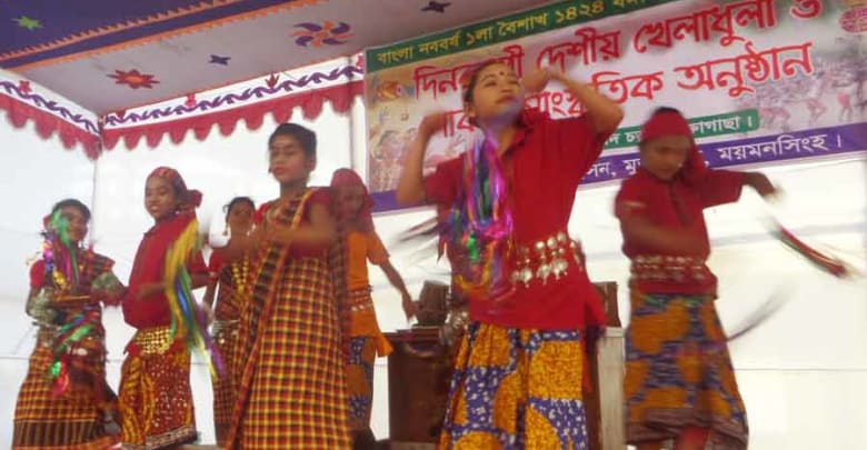আদিবাসীদের নৃত্য বৈশাখী উৎসবে মুক্তাগাছায় আদিবাসীদের নৃত্য বৈশাখী উৎসবে আদিবাসীদের নৃত্য