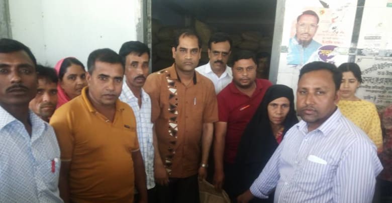 ভিডিজির চাল বিতরণ মুক্তাগাছায় ভিডিজির চাল বিতরণ কার্যক্রম পরিদর্শন ভিডিজি চাল বিতরণ