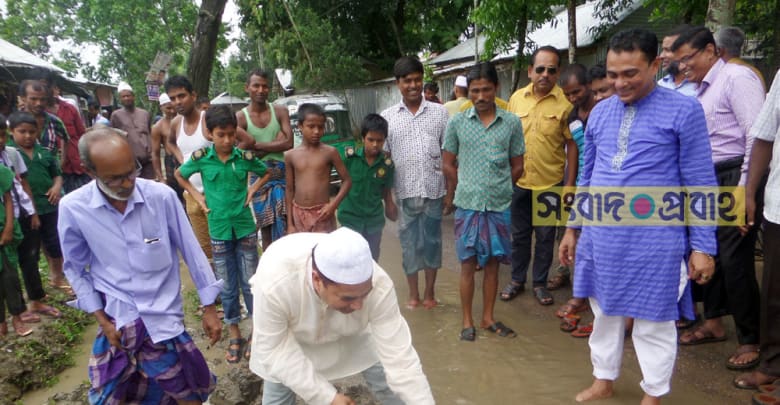 প্রভাবশালী প্রভাবশালীর করা বাঁধ ভেঙ্গে দিলেন এমপি মুক্তি প্রভাবশালীর করা বাঁধ ভেঙ্গে দিলেন এমপি মুক্তি
