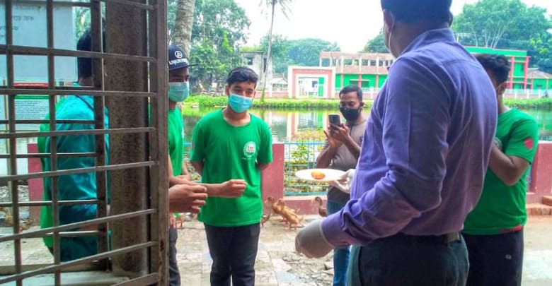 বিডি ক্লিন মুক্তাগাছার স্বেচ্ছাসেবকদের পিঠা খাওয়ালেন এসিল্যান্ড আবিদুর রহমান বিডি ক্লিন মুক্তাগাছার স্বেচ্ছাসেবকদের পিঠা খাওয়ালেন এসিল্যান্ড আবিদুর রহমান